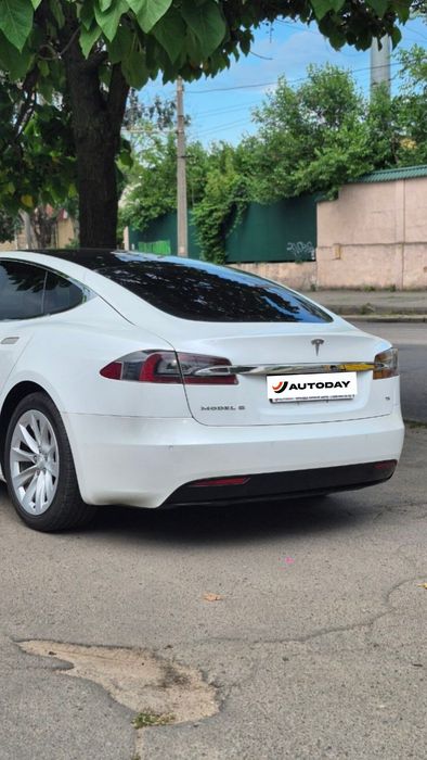 В наличии! Аренда Tesla Model S 75 прокат Тесла электромобиль авто напрокат Tesla