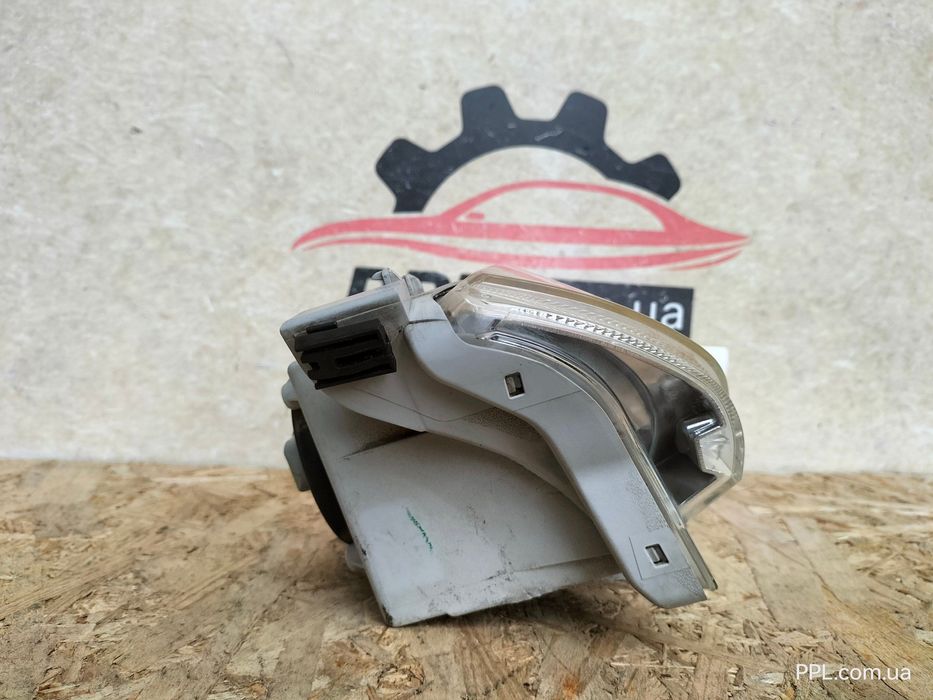 Lexus IS II 2005-2010 Фара противотуманная левая туманка