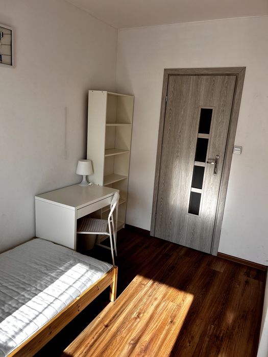 Wynajmę pokój z balkonem