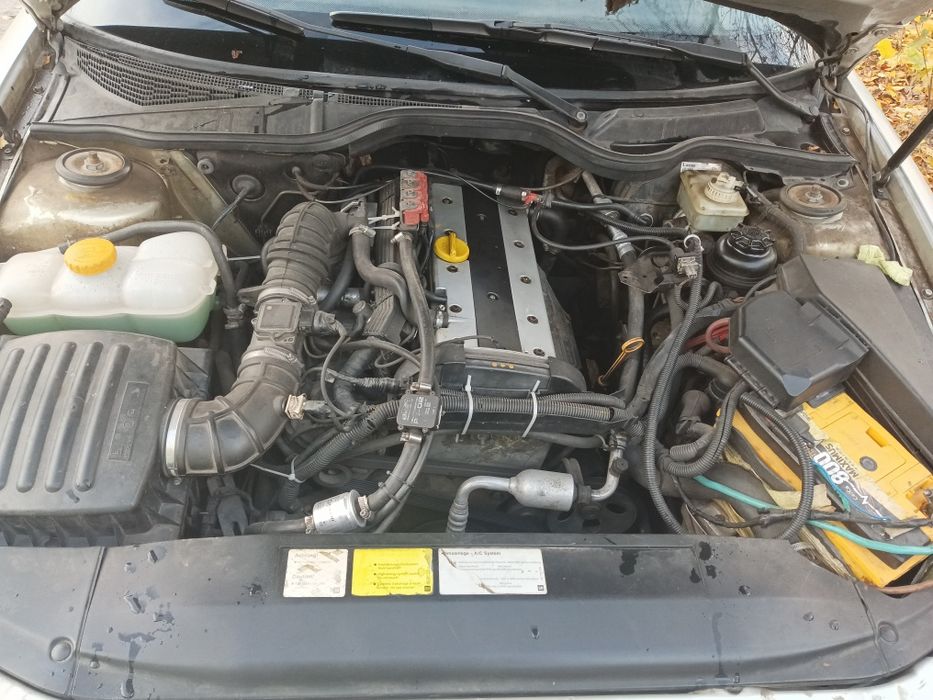 Машина Опель Омега В