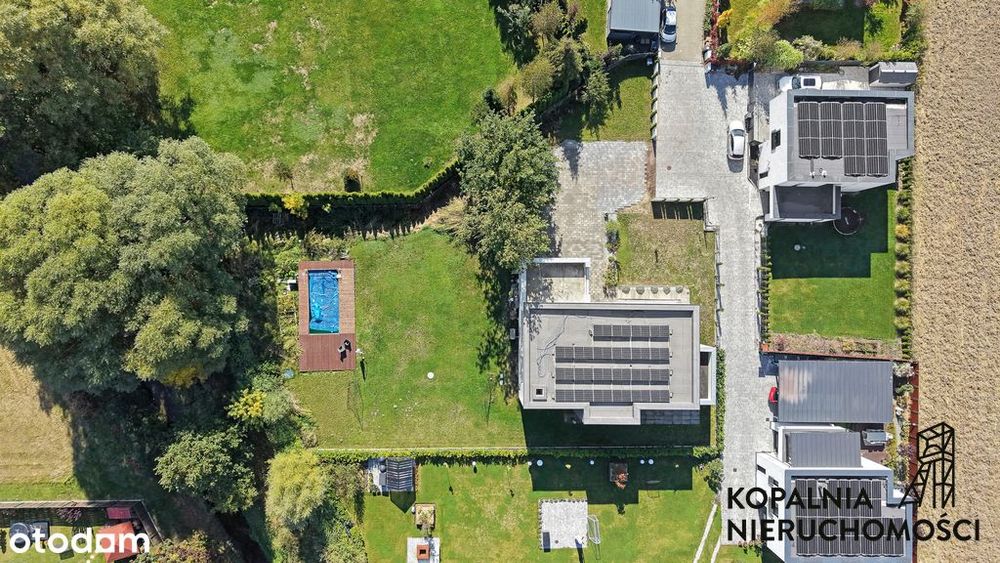Nowoczesny Wolnostojący Dom na Atrakcyjnej Działce z Basenem