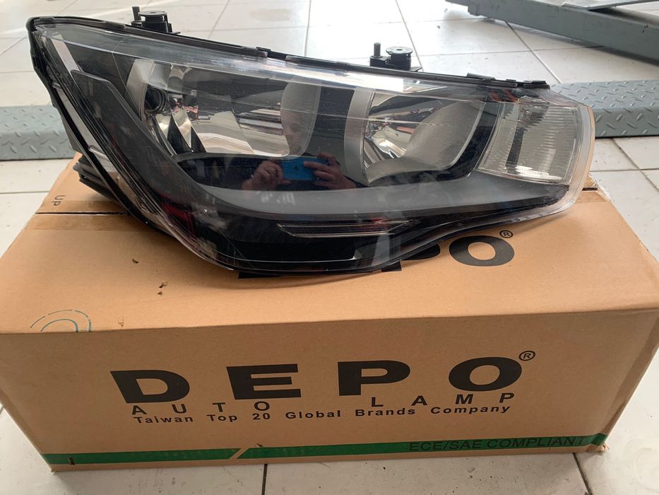 Farol direito Audi A1 Original