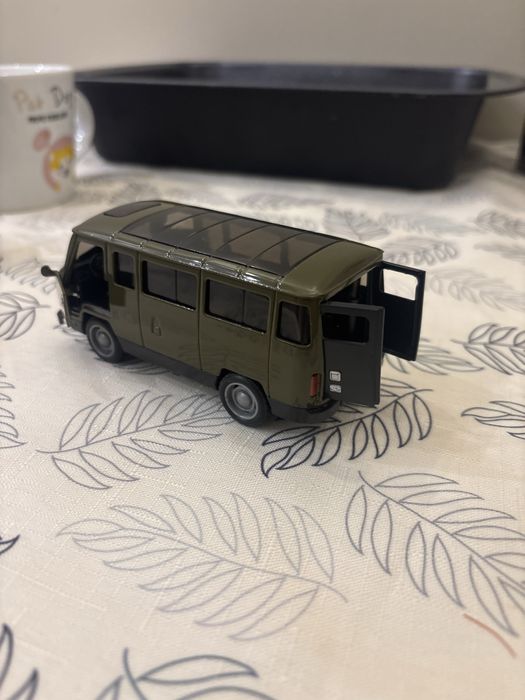 Машинка Буханка іграшка