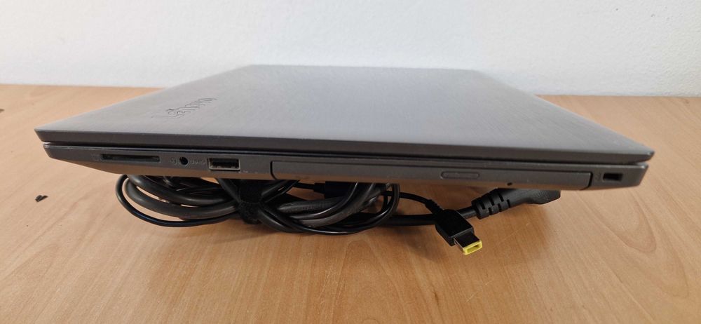 Portátil Lenovo i5 8th 12 RAM SSd 256Gb ecrã 15,6"