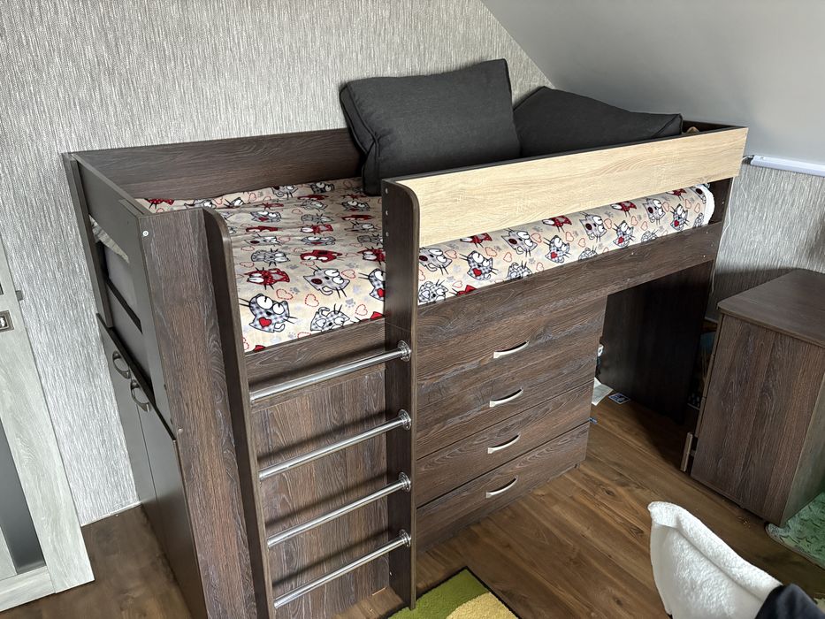 одно спальне ліжко