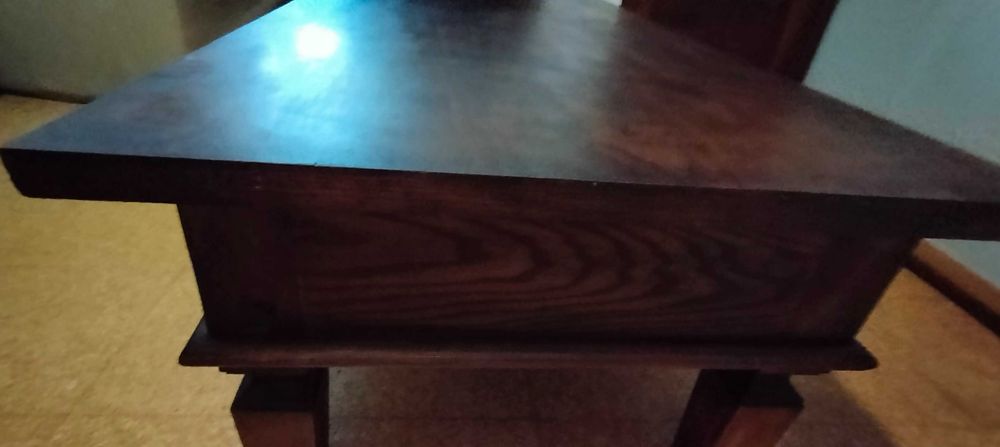 Mesa de apoio, robusta, em madeira maciça