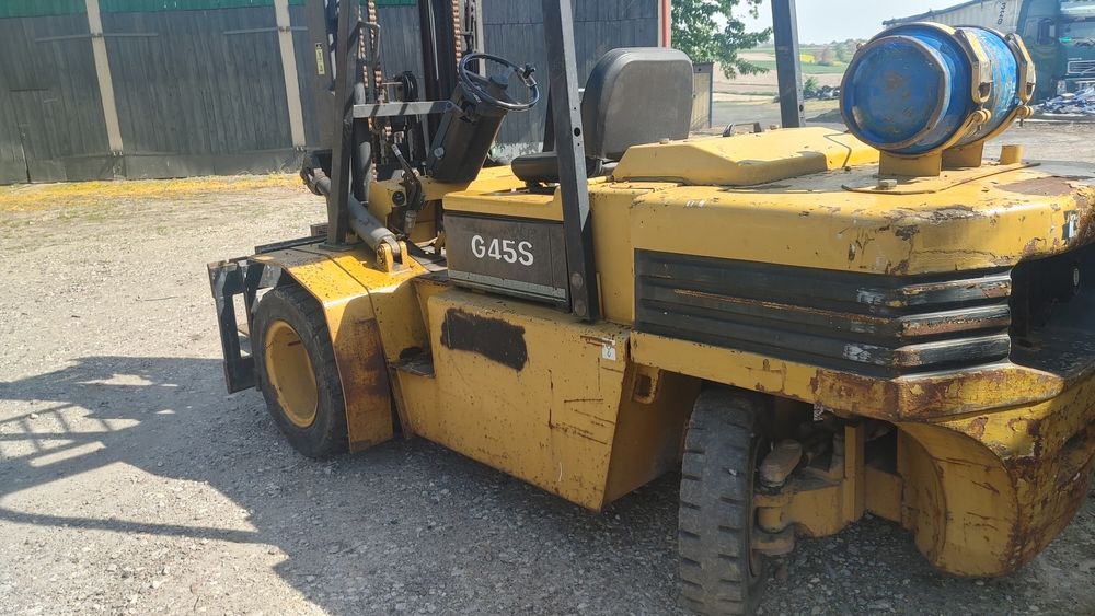 Wózek widłowy 4,5 tony udźwigu