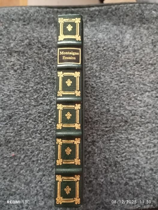 Livro "Ensaios" de Montaigne