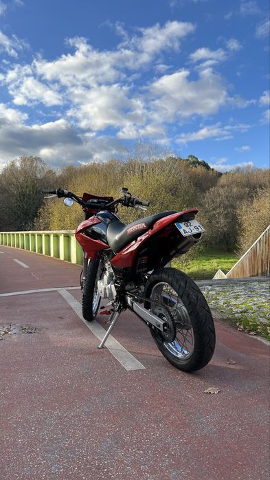 Honda Xr125l com muitos extras
