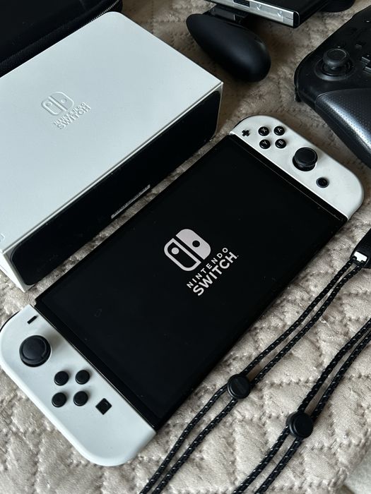 Nintendo Switch Oled + acessorios + 2 jogos