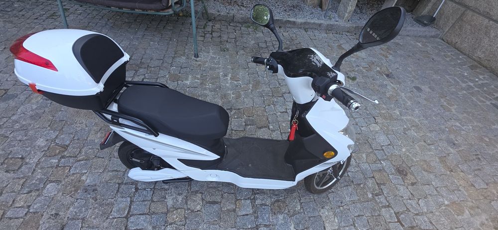 Scooter eléctrica