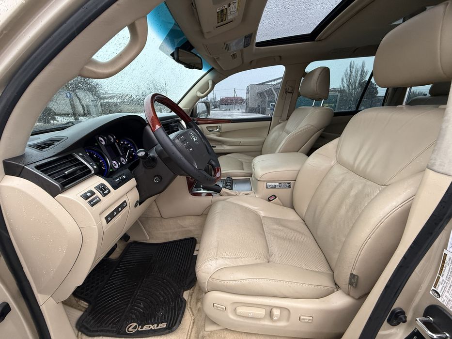 Lexus LX 570, повністью обслугований, в рідній фарбі