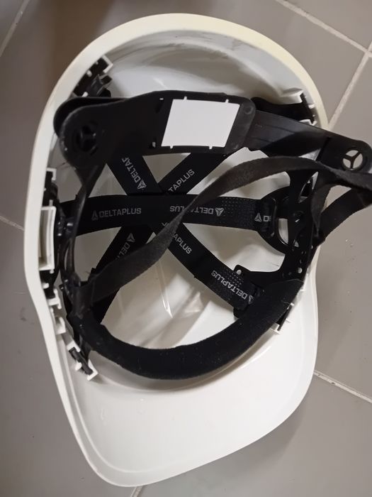 Kask budowlany używany