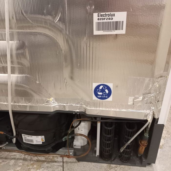 Mała Zamrażarka Electrolux LYB2AE82S