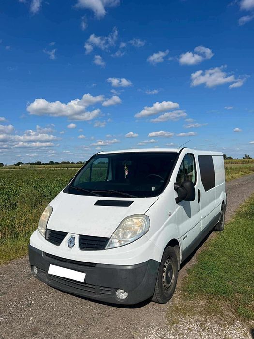 Renault Trafic 6 miejsc klimatyzacja bezwypadkowy