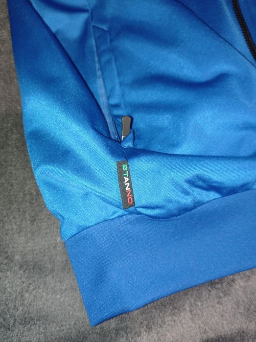 Новий спортивний костюм.