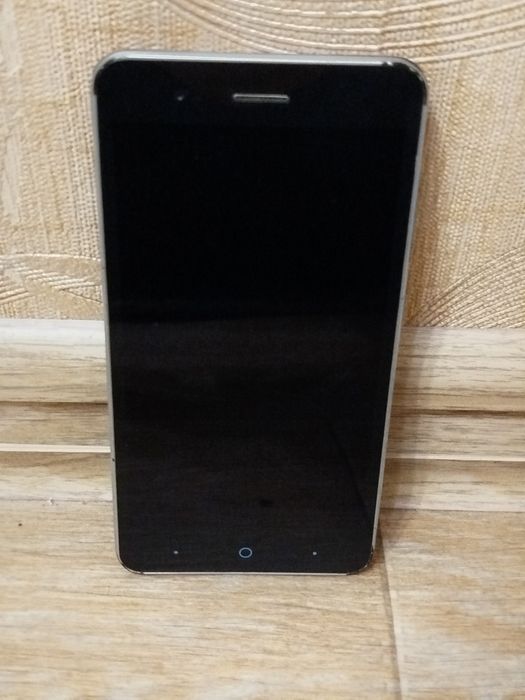 Телефон ZTE BLADE A510 в хорошем состоянии