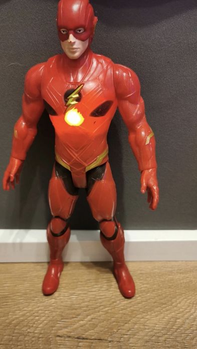 Flash figurka interaktywna dżwięk światło Avengers Hasbro Titan Hero Series