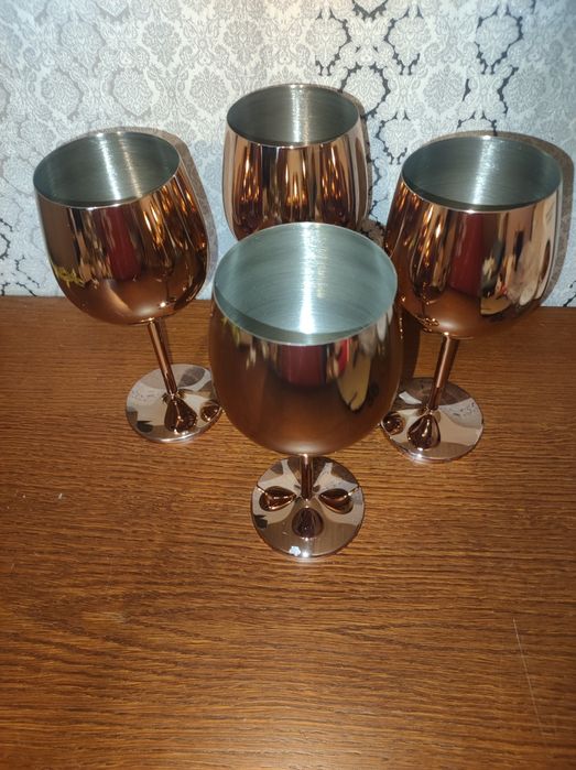 Kieliszek do wina ze stali nierdzewnej