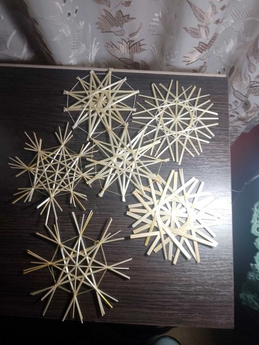 Солом'яні сніжинки