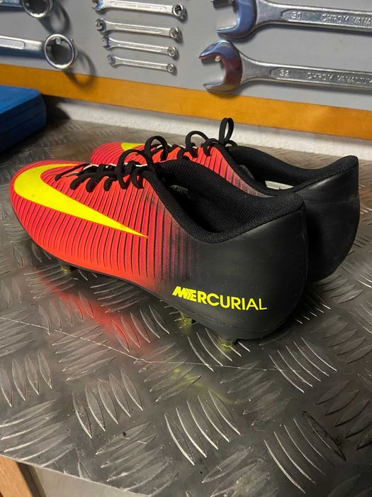 Chuteiras de futebol masculinas Nike Mercurial Veloce III FG