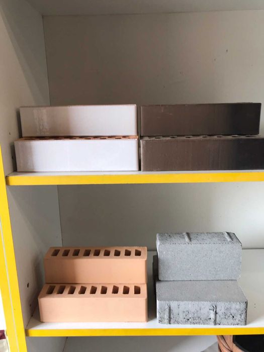 Ціна кирпичини 18 гривень, ціна квадрата плитки 450 гривень