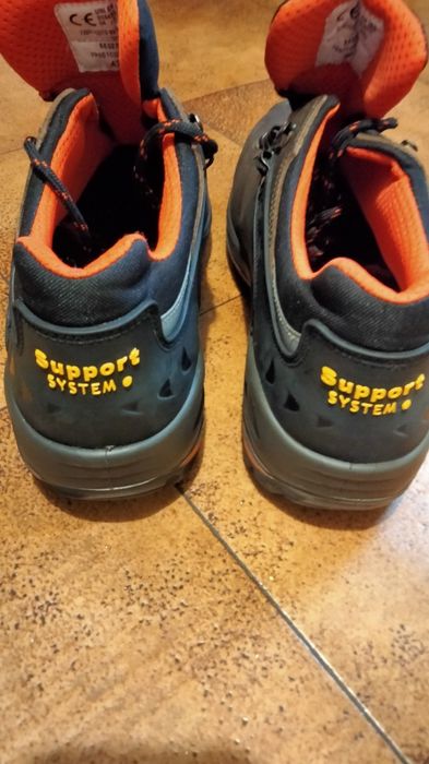 Продам нові робочі черевики італійського виробника !