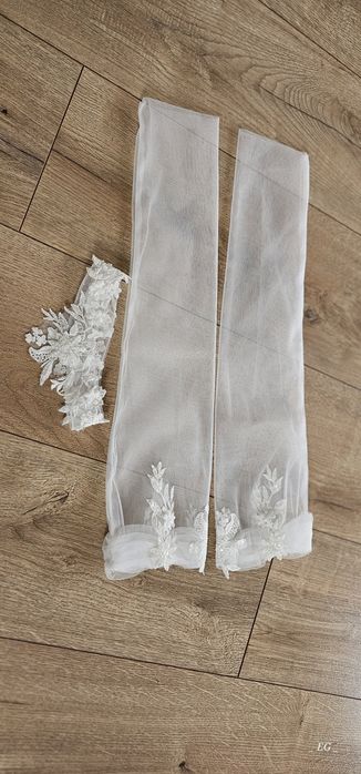 Choker i rękawiczki do sukni ślubnej.