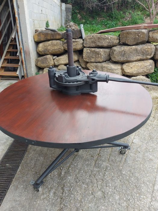 Classic Rustic Round Table64730168604162123