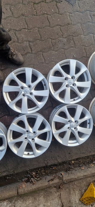 Felgi aluminiowe oryginalne Toyota 6x16 et51 4x100
