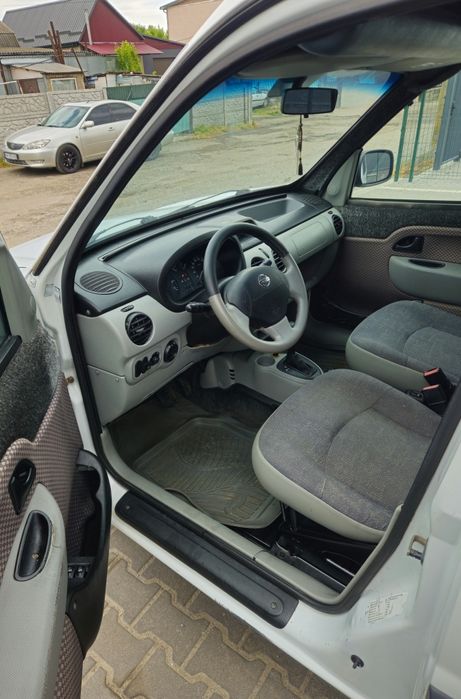 Nissan  1.6 газ/бензин АВТОМАТ