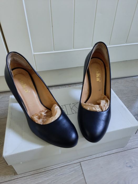 Buty skórzane na obcasie Eska r.35