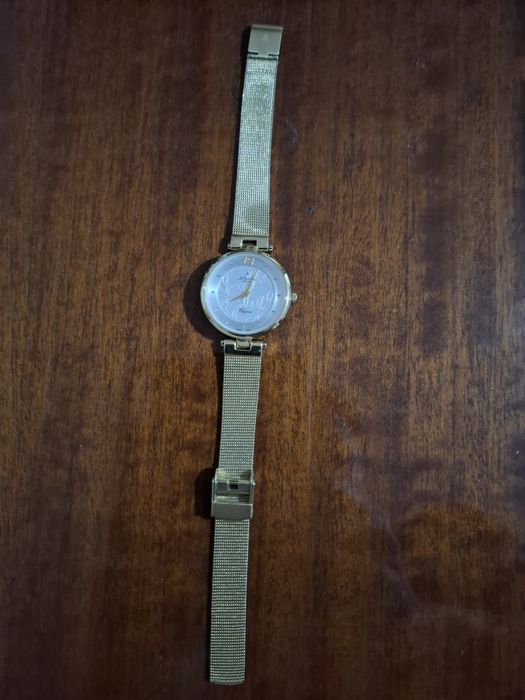 Продам женские кварцевые швейцарские часы Атлантик.