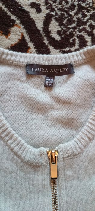 Sweter wełniany.