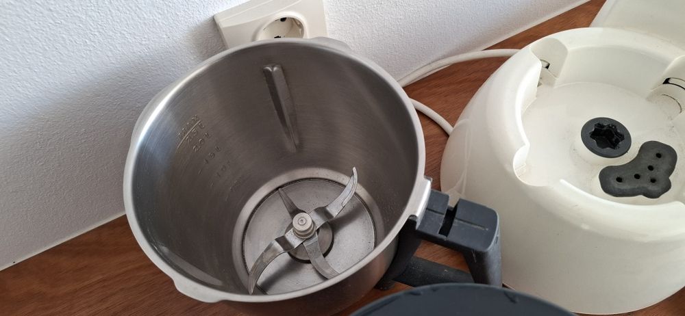 Yämmi 2 - robô de cozinha