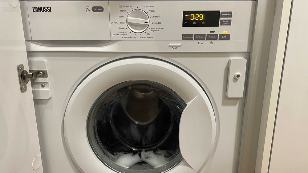 Máquina de Lavar Roupa Encastre ZANUSSI ZWI712UDWA 7 kg - 1200 rpm