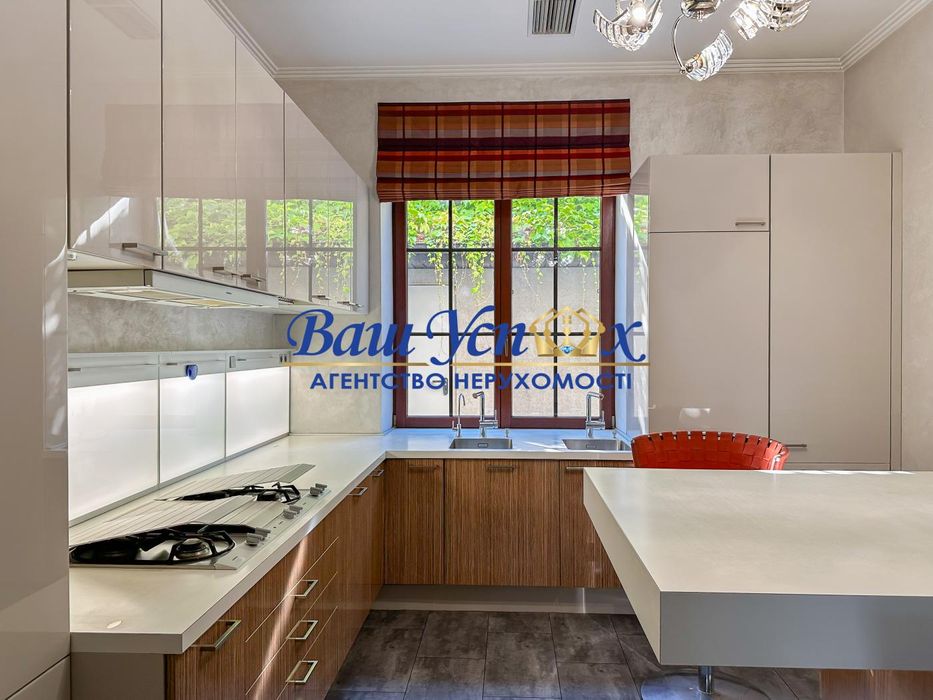 Продажа дома в центре Киева  ул. Зверинецкая, Печерск, Киев.