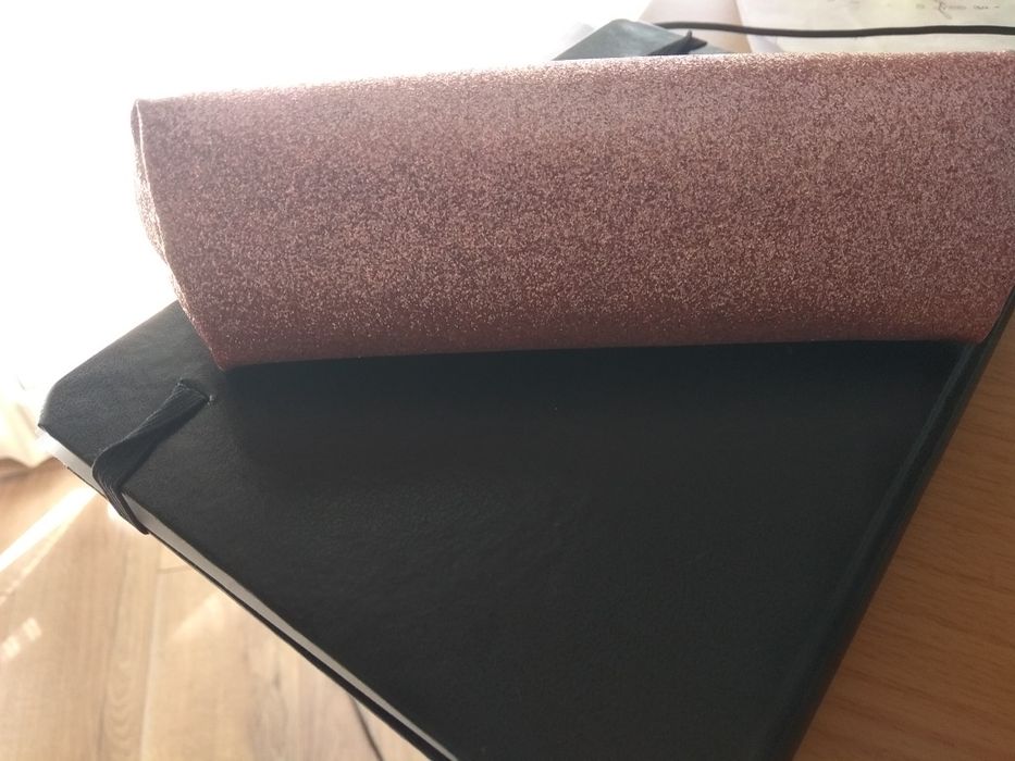 Estojo com brilhantes rosa para canetas ou óculos