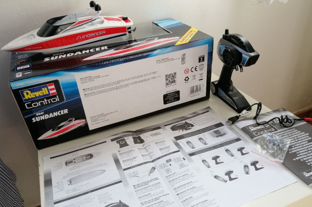 Barco miniatura RC , com controlo remoto - Revell