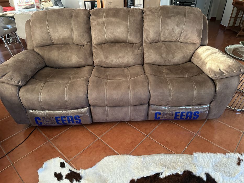 Sofa em camurça castanho da cheers