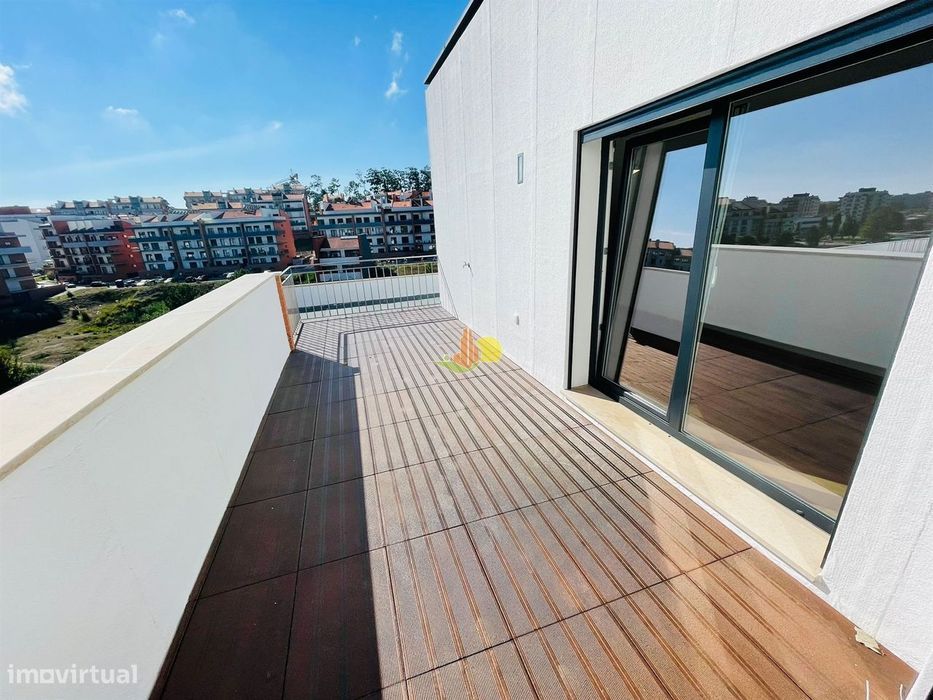 T1+1 Duplex com terraço privativo