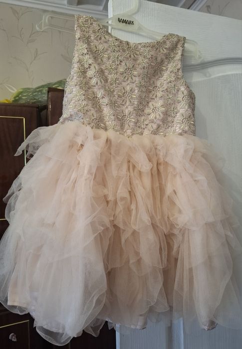 Святкова сукня для дівчинки  на 5-7 років