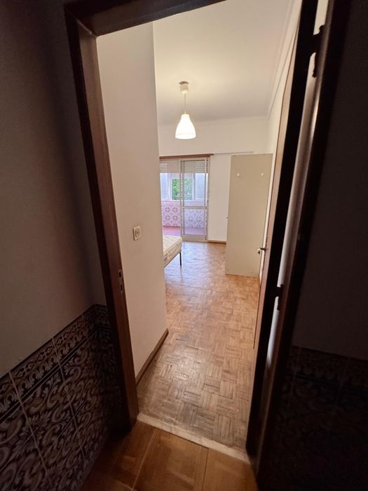 Alugo quarto no Areeiro