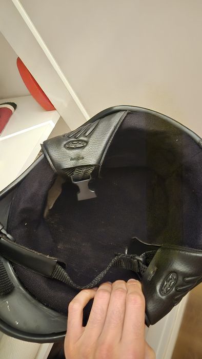 Capacete e luvas de moto