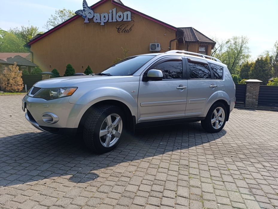 Mitsubishi Outlander XL