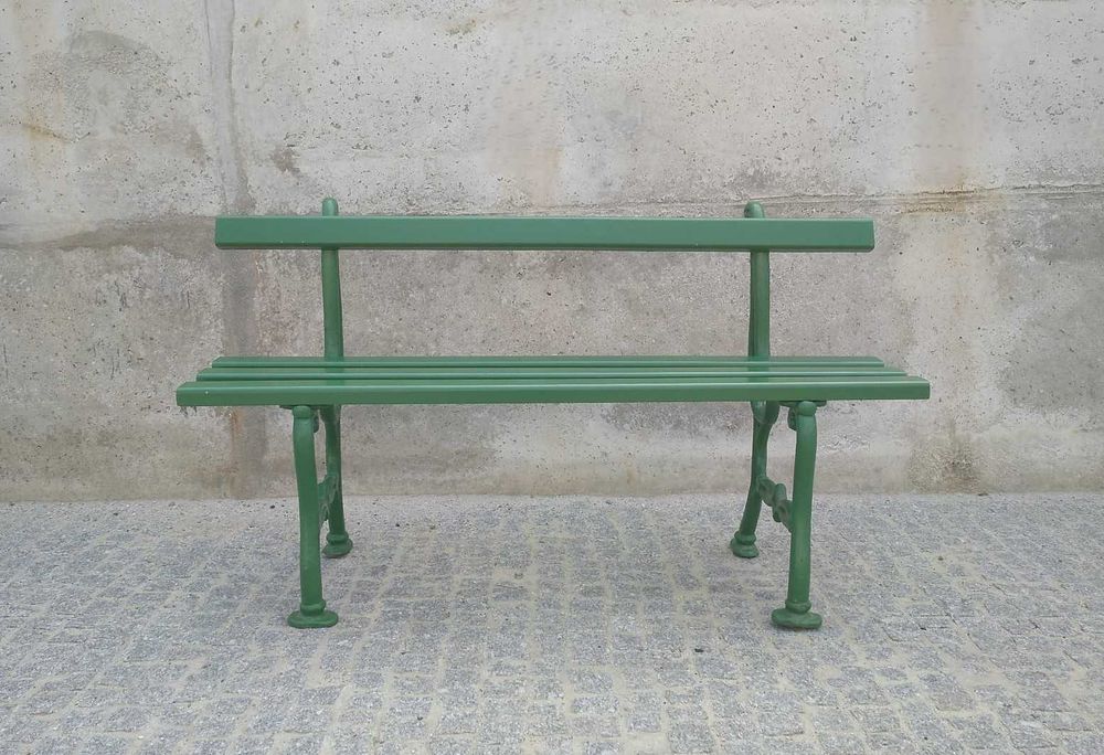 Banco antigo de jardim