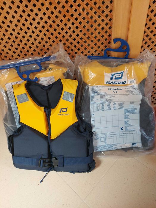 3 marine life jackets