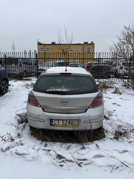 Opel Astra H po wypadku