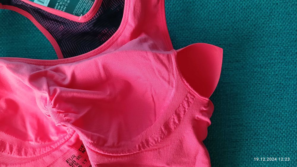 Спортивный топ новий, Німеччина. Розмір 44-46 вітчизняний