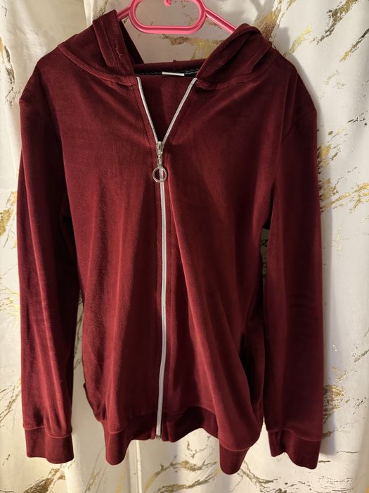 Dres bordowy z pomponami 152